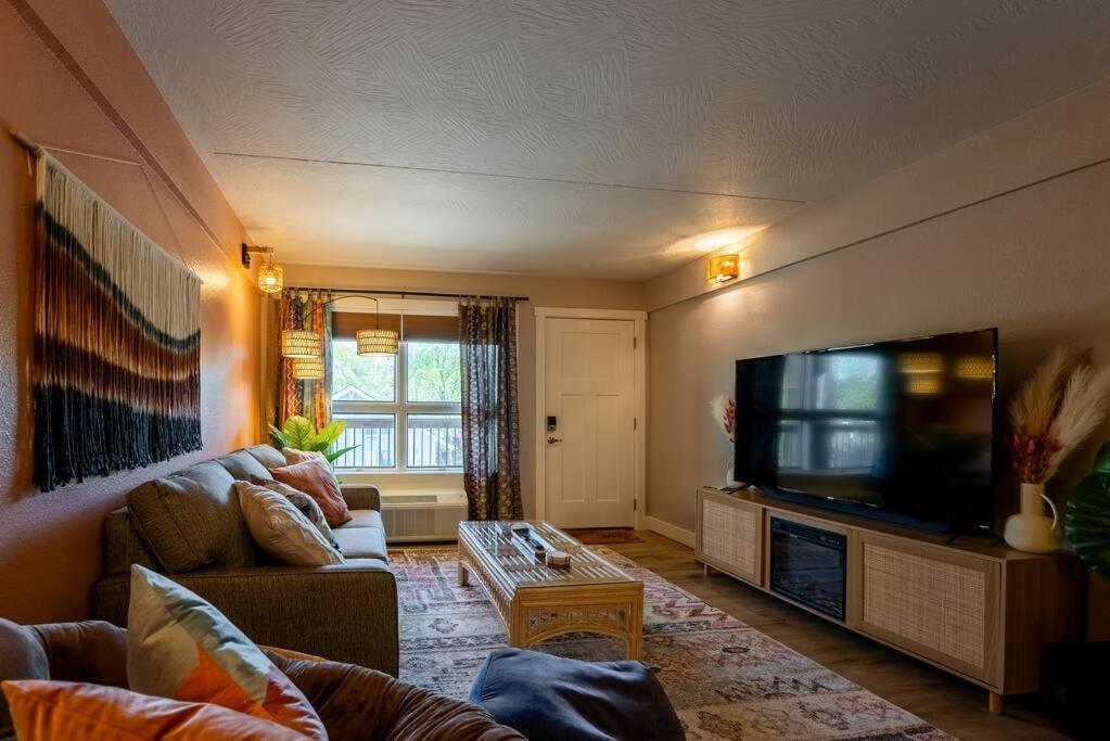 Pet Friendly Boho Condo With Pool--Fitness Center--Next To The Branson Landing--Close To Convention Center And Kanakuk Extérieur photo