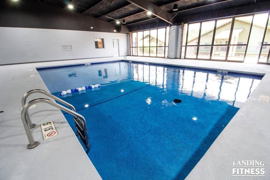 Pet Friendly Boho Condo With Pool--Fitness Center--Next To The Branson Landing--Close To Convention Center And Kanakuk Extérieur photo