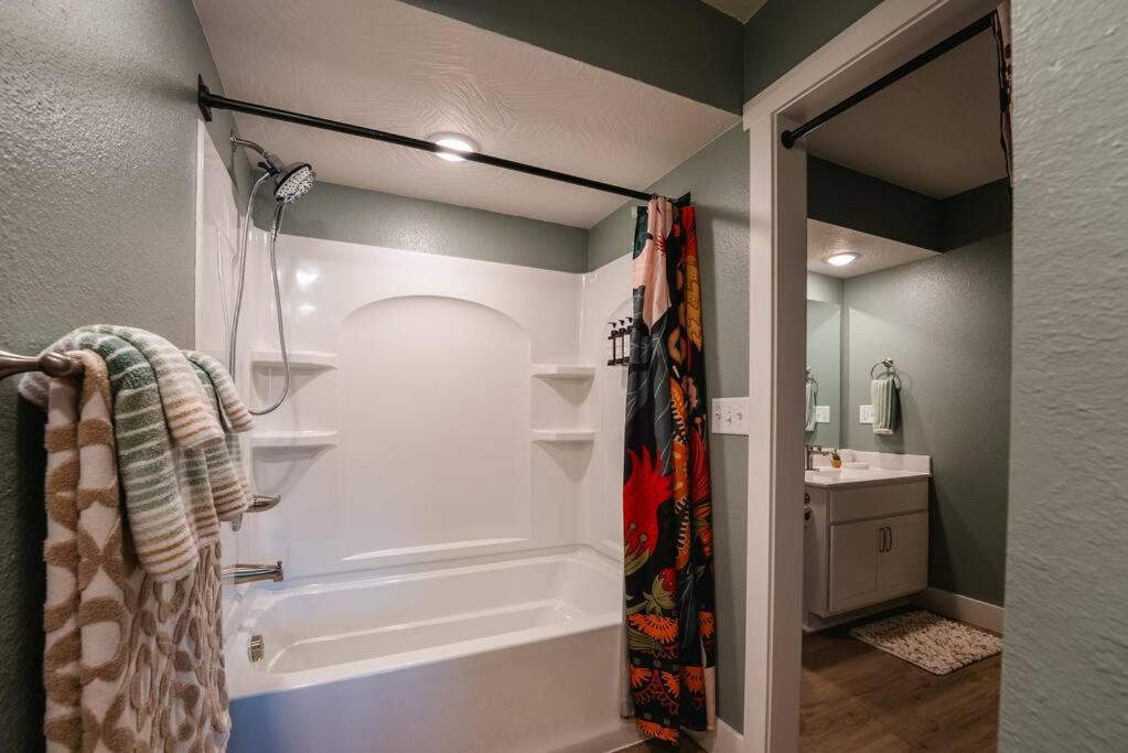 Pet Friendly Boho Condo With Pool--Fitness Center--Next To The Branson Landing--Close To Convention Center And Kanakuk Extérieur photo