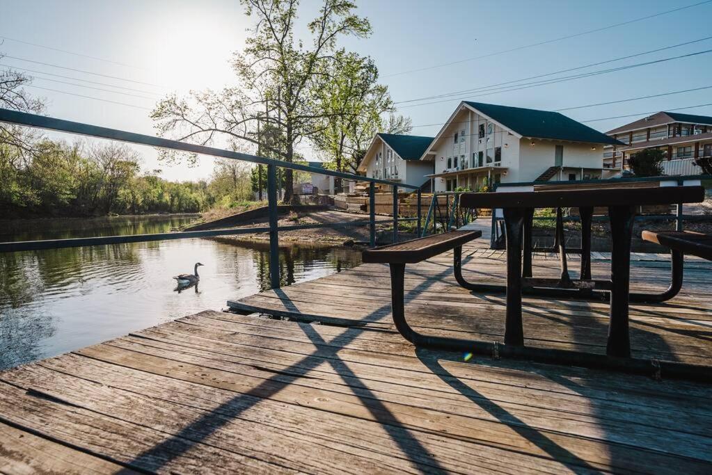 Pet Friendly Boho Condo With Pool--Fitness Center--Next To The Branson Landing--Close To Convention Center And Kanakuk Extérieur photo